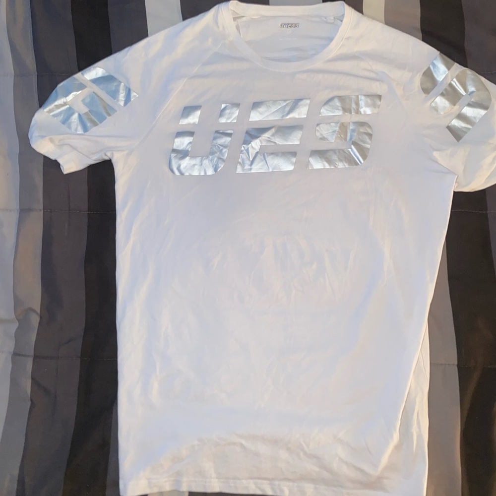 Guess Performance T Shirt - Picture 4 of 4